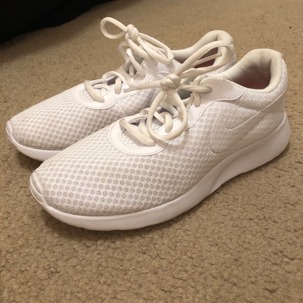 Whit Nike Tanjun Sneakers